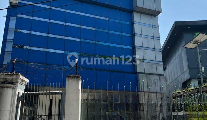 Building Suitable for Office Near Soekarno Hatta Close to Mekar Wangi