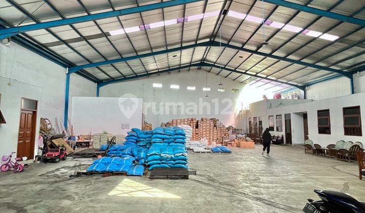 Gudang + Kantor Siap Pakai di Mainroad Kopo Dekat Gerbang Tol