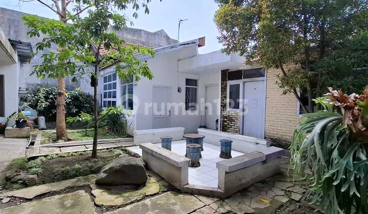 Rumah Dengan Parkiran Luas Cocok Untuk Usaha di Sayap Riau