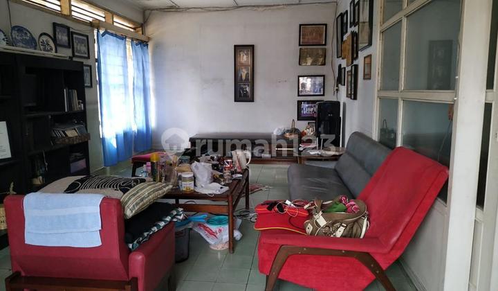 Well-Maintained House Ready to Occupy on Supratman Main Road in Bandung 1