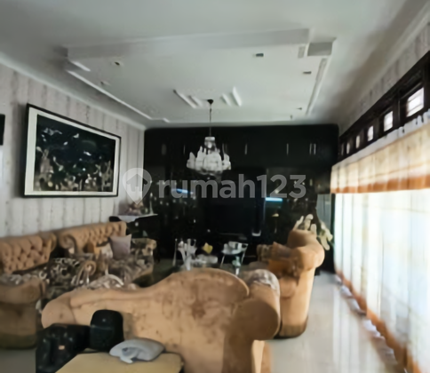 Rumah Semi Furnished 2,5 Lantai di Sayap Riau Bandung