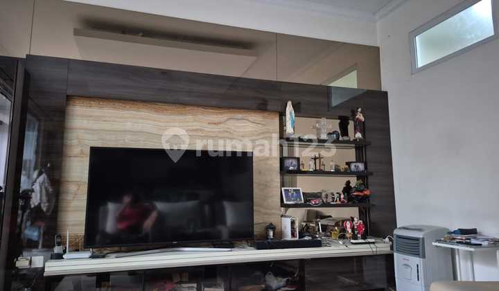 Modern Minimalist House Taman Kopo Indah 5 Bandung 2