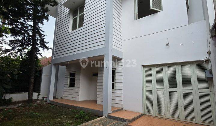 Dijual Rumah Bagus Bergaya Country di Batununggal Bandung 2