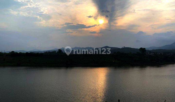 Jual Rumah Elegant Dengan View Danau di Kota Baru Parahyangan 2