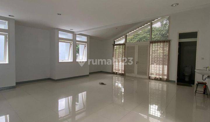 Dijual Rumah Luas di Jl. Sutami Sukajadi Bandung 2