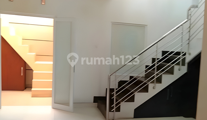 Rumah Terawat Siap Huni di Pasir Salam Bandung