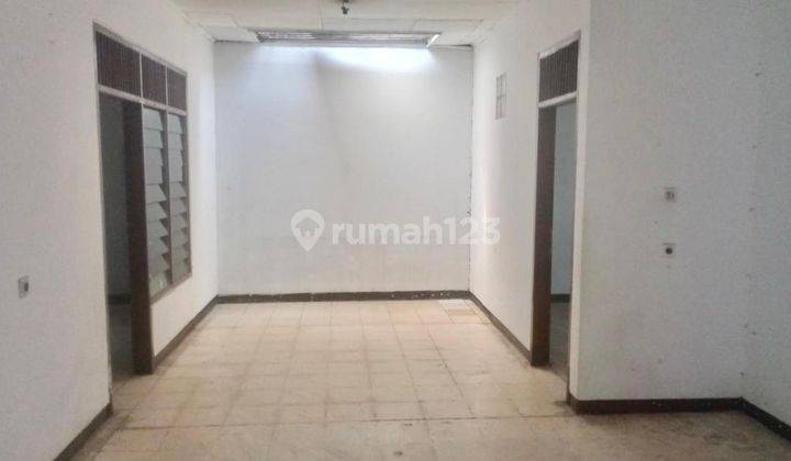 Dijual: Rumah Strategis dengan 5 Kamar Tidur di daerah Turangga 2