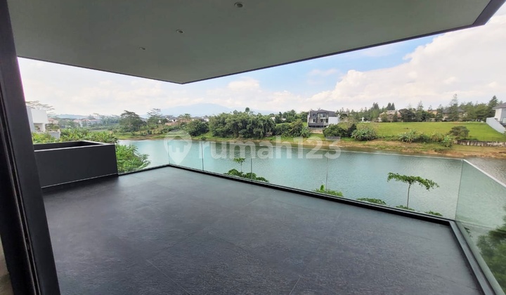 Rumah mewah oleh arsitek Harold, view danau dan gunung di Kota Baru Parahyangan 2