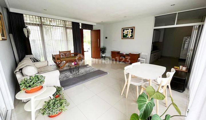 Rumah Minimalis 2 Lantai Cantik Terawat di Pondok Hijau, Bandung 1