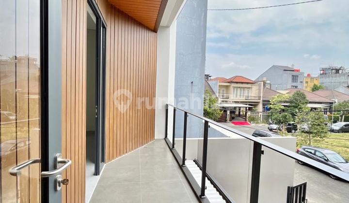 Rumah Minimalis Cantik Dijual di Batununggal Bandung – 180/202 m², 4+1 KT, 3+1 KM, Hadap Barat, SHGB, Strategis, Harga 3M-an! 2