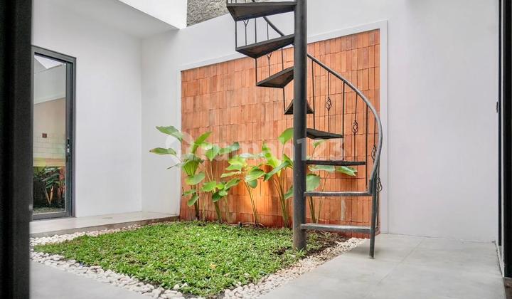 Rumah Baru 2 Lantai di Arcamanik, Bandung Indoor Backyard 