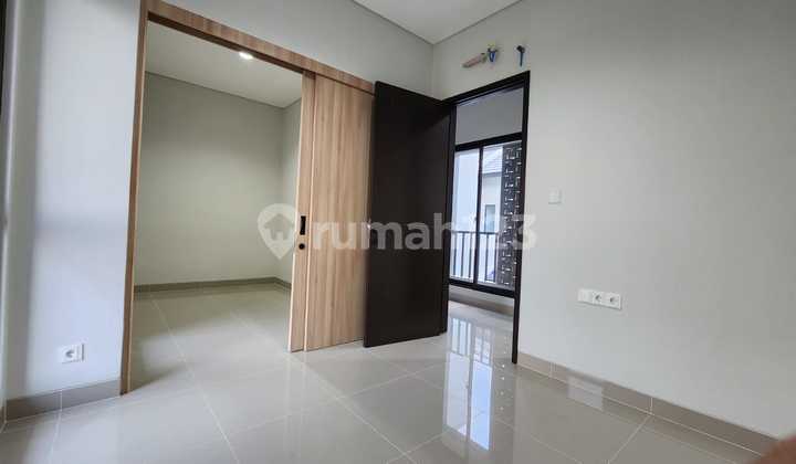 Dijual Rumah Strategis di Summarecon Cluster Flora, Bandung 2