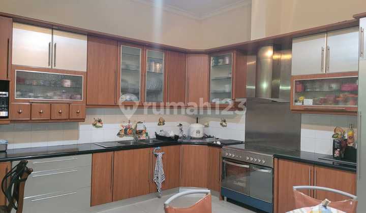 Dijual Rumah dan Ruang Usaha di Surya Sumantri, Bandung 2