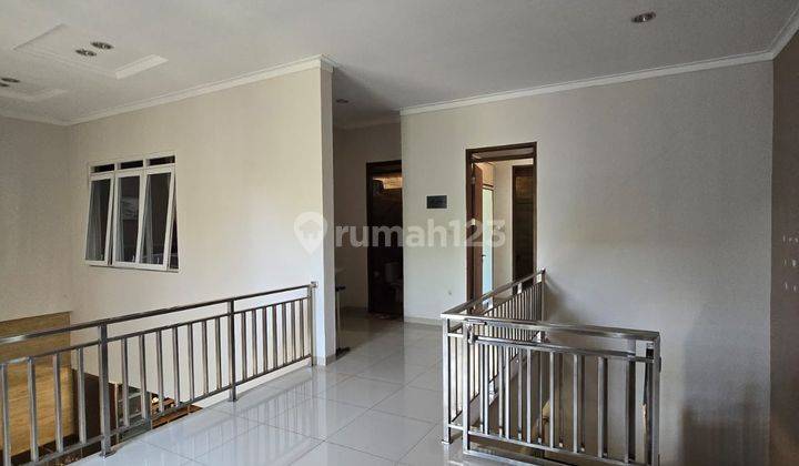 Dijual Rumah Mewah Full Furnished 2 Lantai di Batununggal, Bandung 2