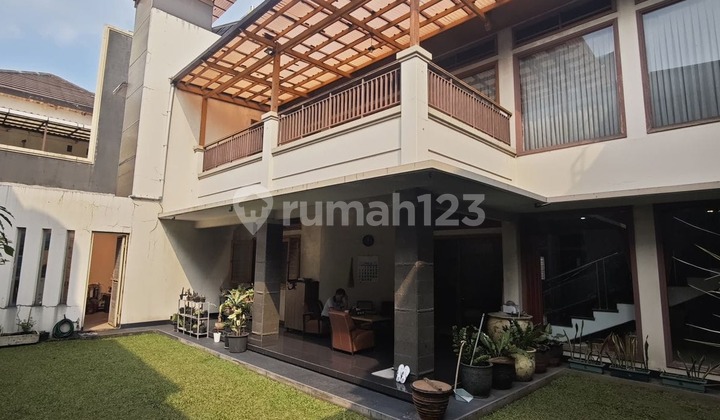 Rumah Luxury Furnished di Mekar Wangi