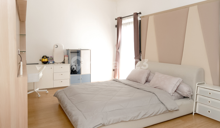 3-Story Furnished House with Swimming Pool in UNPAD Dago Complex 3-Story Furnished House with Swimming Pool in UNPAD Dago Complex