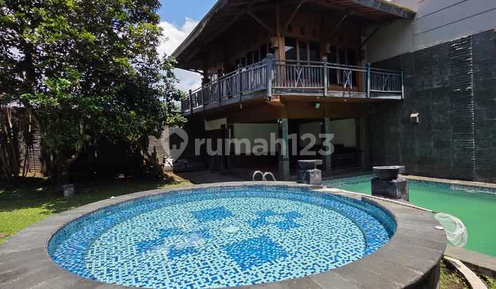 Well-Maintained Luxury House in Setiabudi Regency Bandung