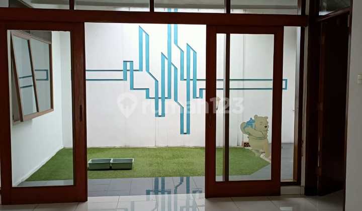 Rumah Terawat Siap Huni Dalam Portal Singgasana