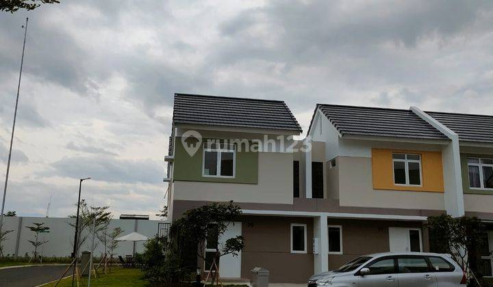 Rumah 2 Lantai Bagus Unfurnished Sertifikat Hak Milik Terletak di Kawasan Summarecon Bandung, Cluster Dayana 2