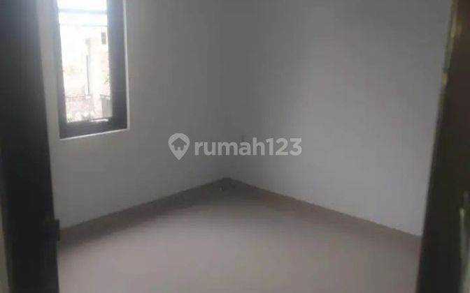 DIJUAL RUMAH SIAP HUNI DI KOMPLEK PONDOK KELAPA RAYA 2