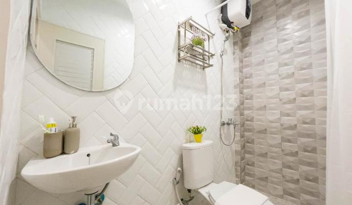 Strategic Boarding House Suitable for Investment in Mangga Besar, MB 590 2