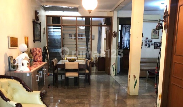 Rumah siap huni harga bagus di Taman Kebon Jeruk Intercon, TK 415