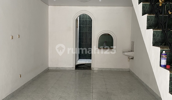 Rumah.sudah.renovasi.siap.huni.di..Taman.palem.lestari 2