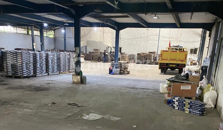 Warehouse good price strategic location Jl. Raden Saleh, RS 459. Warehouse good price strategic location Jl. Raden Saleh, RS 459.