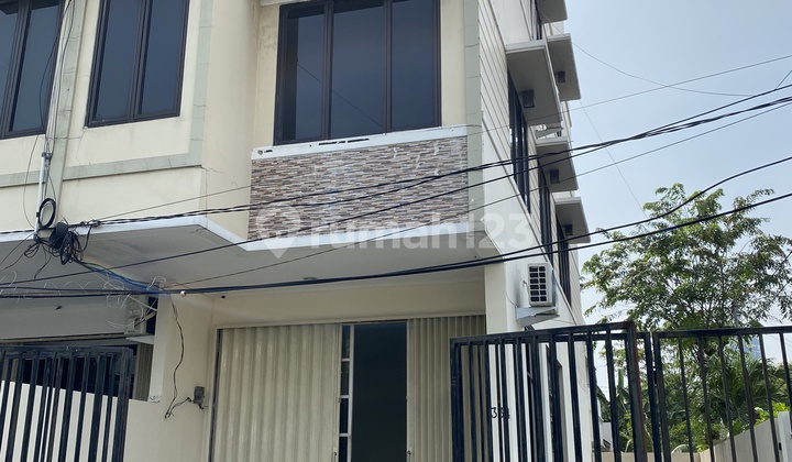 Ruko.hook.di.tanjung.duren.jakarta Barat