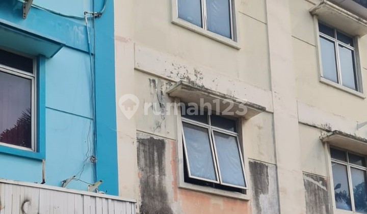 Shop house for sale in Citra Niaga, CN 443, office location, negotiable price.