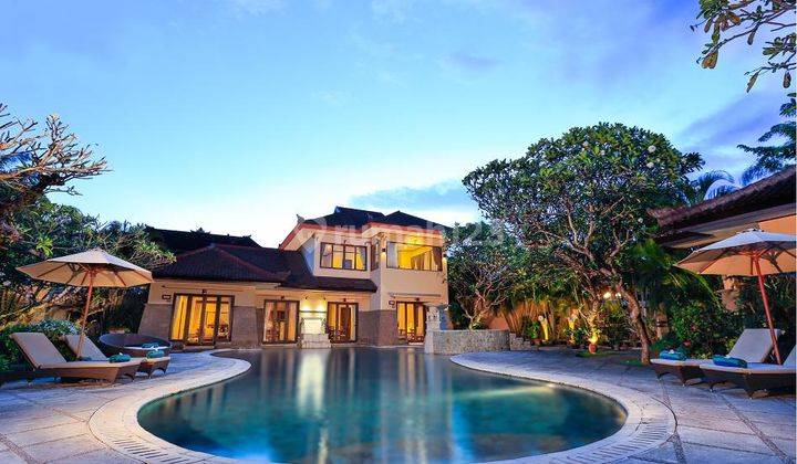 Rumah Luas 2 Lantai Nyaman Ada Kolam Renang di Seminyak, Badung 1