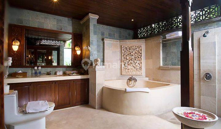 Rumah Luas 2 Lantai Nyaman Ada Kolam Renang di Seminyak, Badung 7