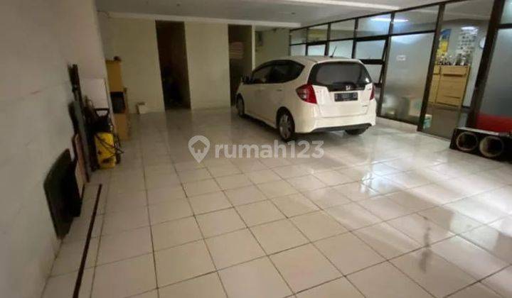 Rumah 3 Lantai Bagus Furnished SHM di Istana Regency Pasteur, Bandung 2