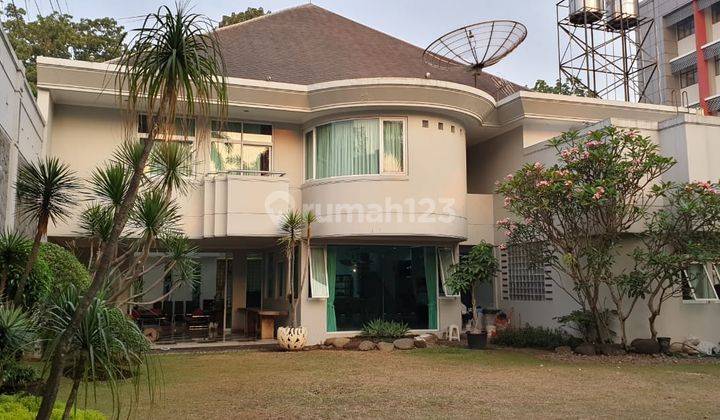 Rumah Mewah Semi Furnished SHM di Sayap Dago, Bandung 2