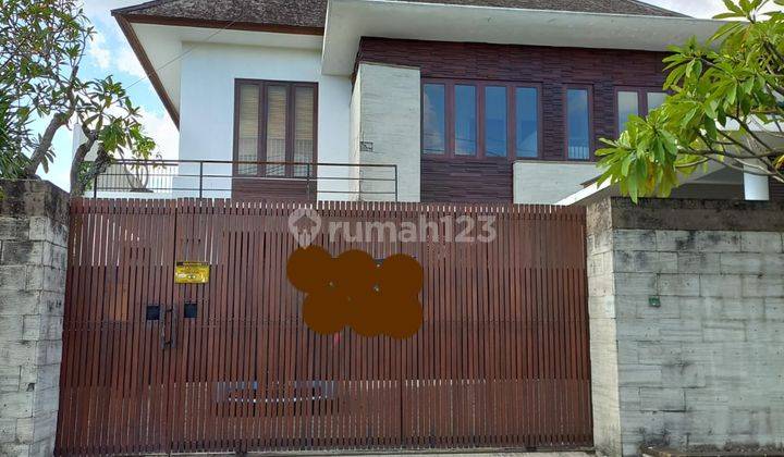 Rumah Villa 2 Lantai View Sawah Semi Furnished di Kerobokan 1