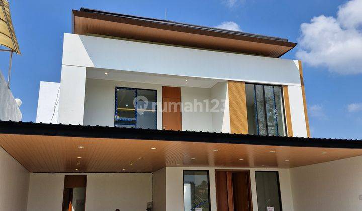 Rumah Villa 2 Lantai Baru Dalam Kompleks di Umalas