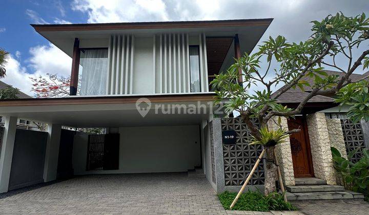 Rumah Villa 2 Lantai Baru Furnished SHM di Jimbaran 1