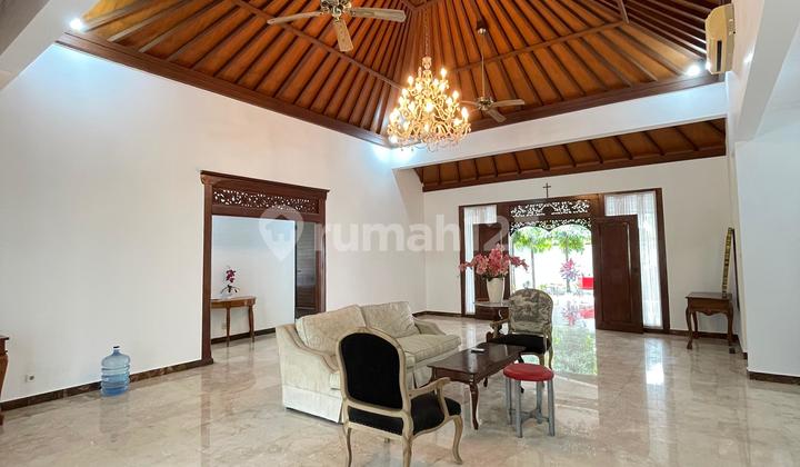 Beautiful Spacious Inexpensive Villa House with SHM Strategically Located Near Gianyar Beach