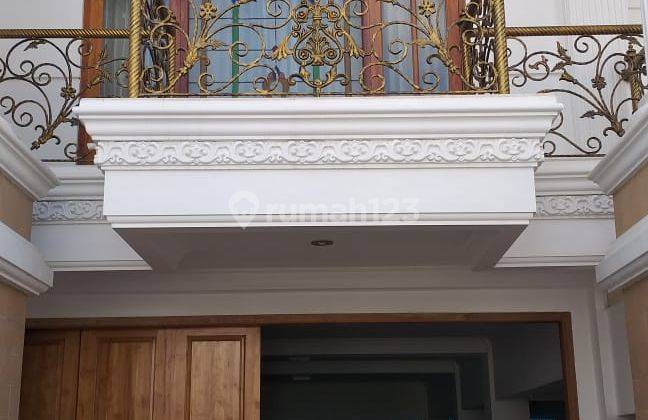 Rumah sultan 3 lantai Eropa style dekat transmall Denpasar 2