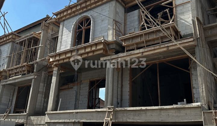 Rumah Clasic Modern 3 Lantai Shm Strategis Elit Center Denpasar  2