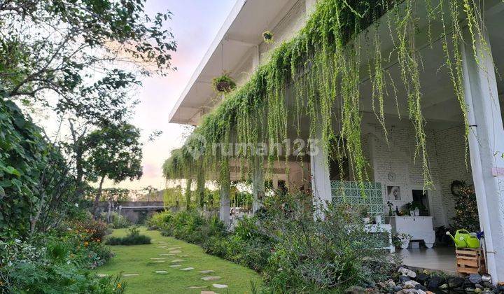 Rumah Dua Lantai Halaman Luas Dekat Apurva Nusa Dua 