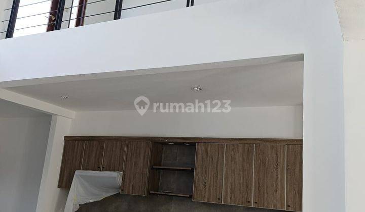 Rumah Luas Dua Lantai Semi Furnished Di Jimbaran 2