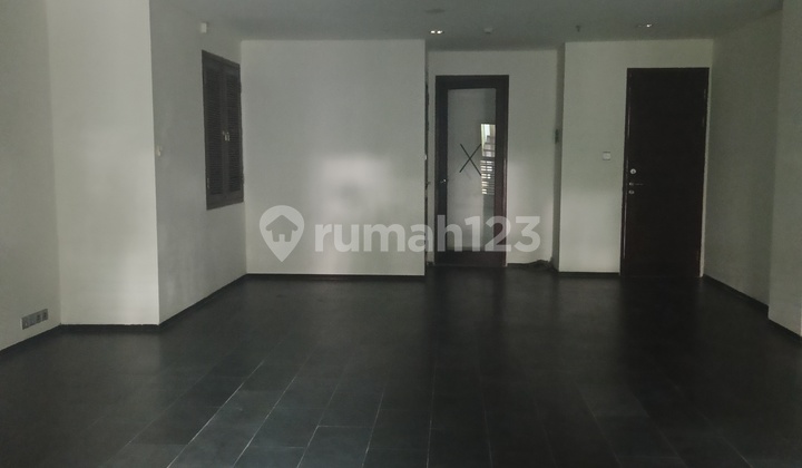 One-Story Elite Shop House in Strategic Office Complex in Renon 2