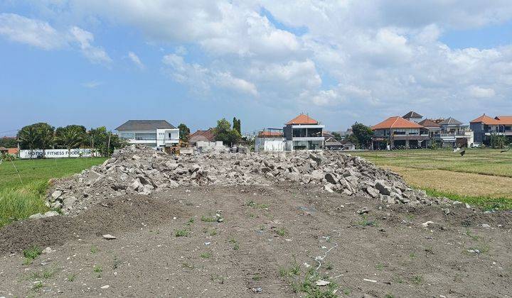 Hot Sale Land Premium Yellow Zona Main Road.near  Berawa Beach 1