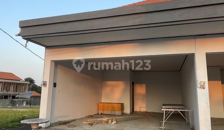 Ready-to-occupy shophouse in the strategic location of Canggu area. 2