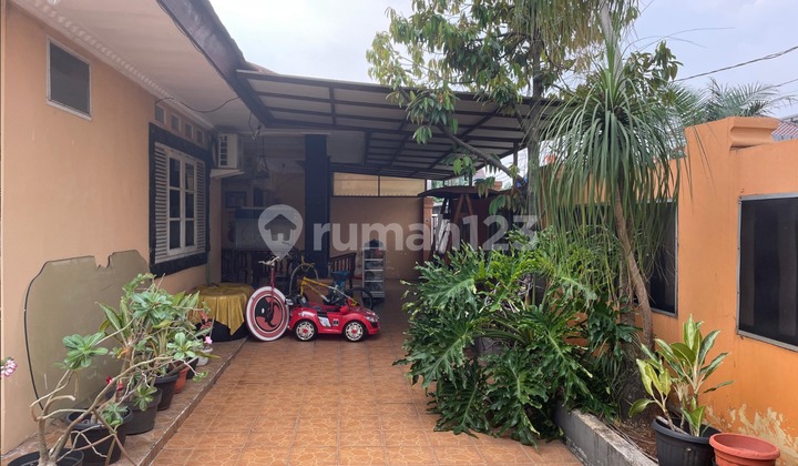 Rumah 2 lantai nyaman & tentram di Jakarta Selatan  2