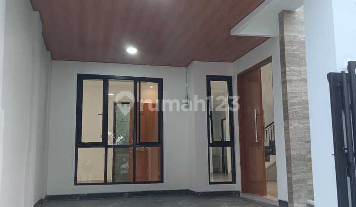Ready to occupy new 2-story house in Graha Raya 2