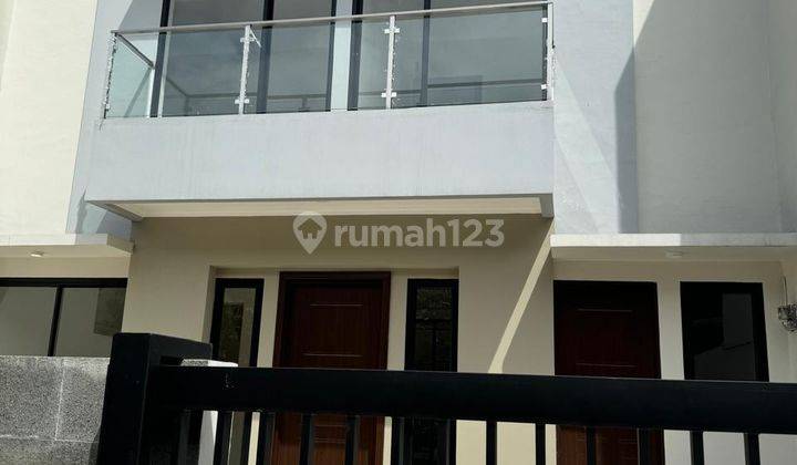 tampak depan rumah bangunan mandiri siap huni