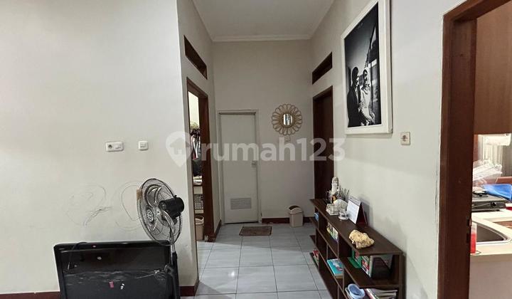 A ready-to-occupy 2-story house in a housing complex in Depok. 2