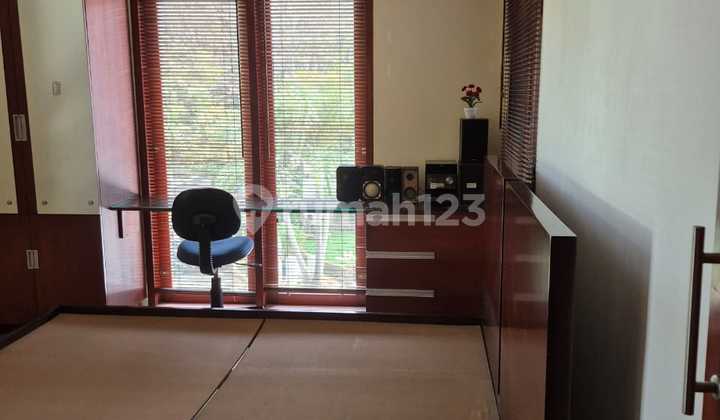 Rumah posisi hoek 2 lantai dalam komplek di Puri Bintaro  2